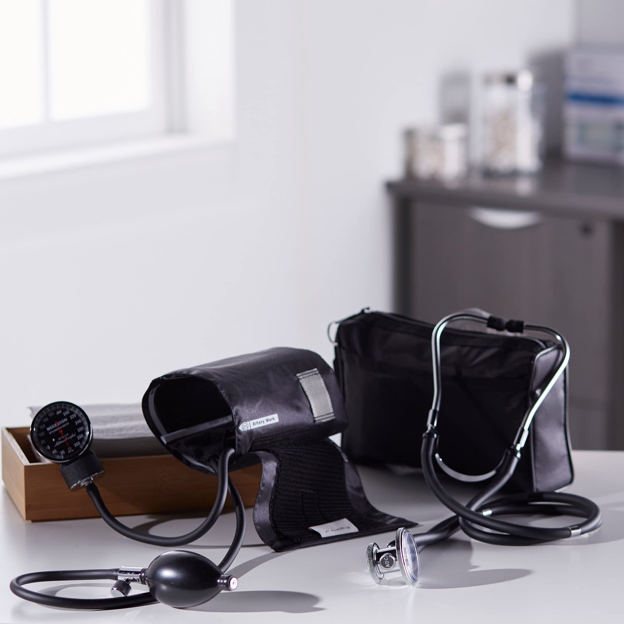 McKesson Sphyg/Sprague Kit, Aneroid Sphygmomanometer and Stethoscope, Blood Pressure with Cuff, 10 Count - Image 9